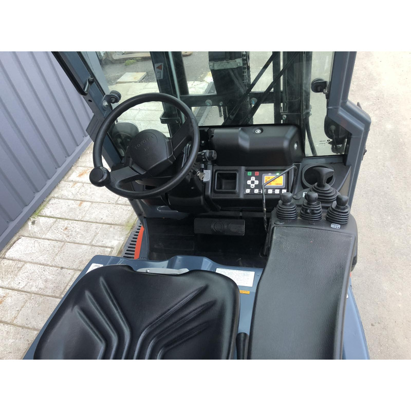 Електричний навантажувач TOYOTA 8FBE16T