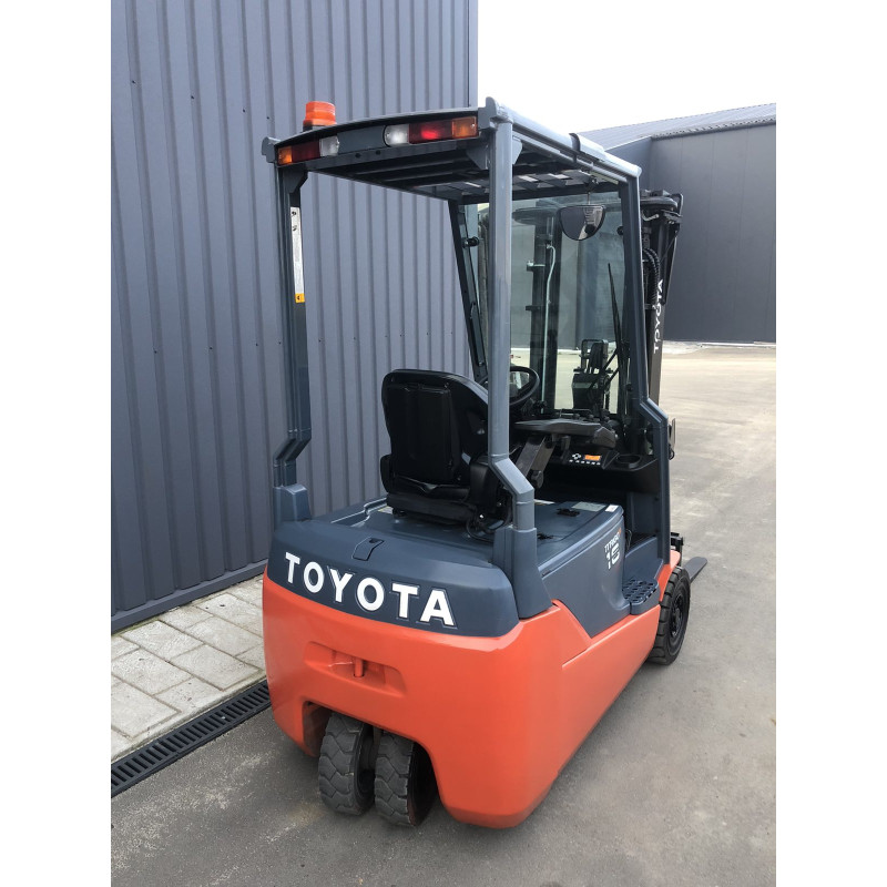 Електричний навантажувач TOYOTA 8FBE16T