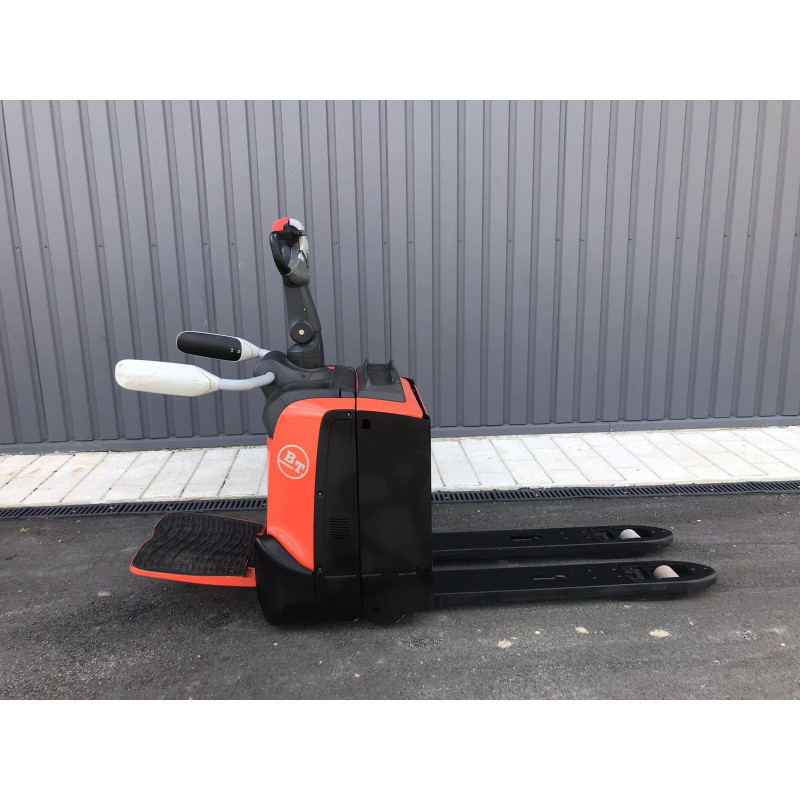 Електричний візок BT LPE200.