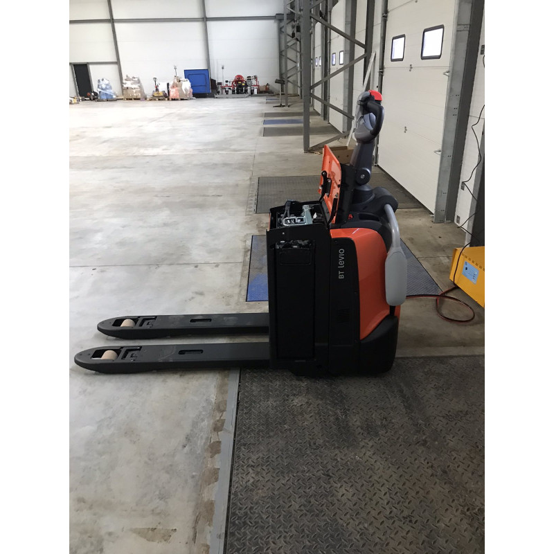 Електричний візок BT LPE200.