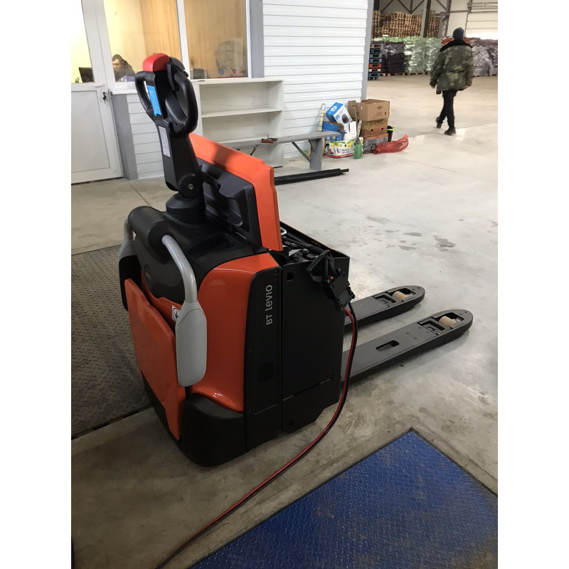 Электрическая тележка BT LPE250.