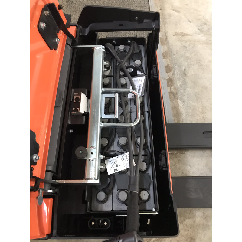 Электрическая тележка BT LPE250.