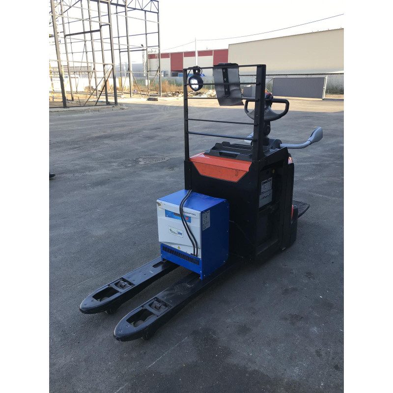 Электрическая тележка BT LPE220.