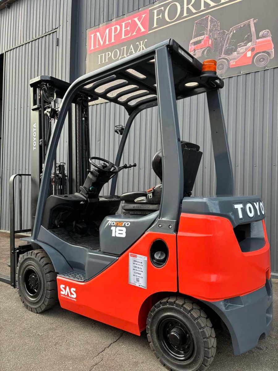 Дизельний навантажувач Toyota 42-8FDF18 — вид ззаду