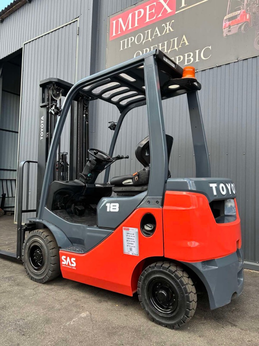 Дизельний навантажувач Toyota 42-8FDF18 — вид ззаду
