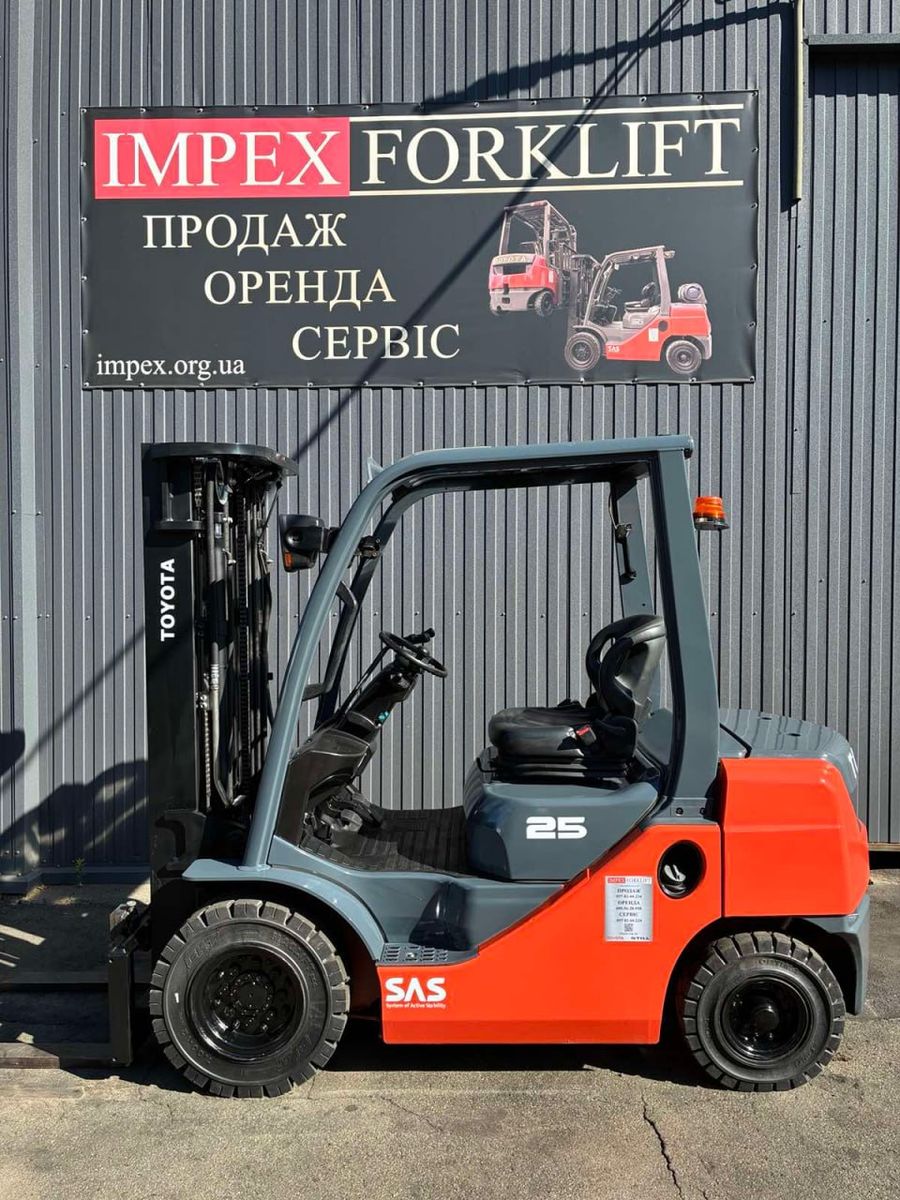 Дизельний навантажувач Toyota 62-8FD25 2019 року перед відвантаженням зі складу IMPEX у Києві
