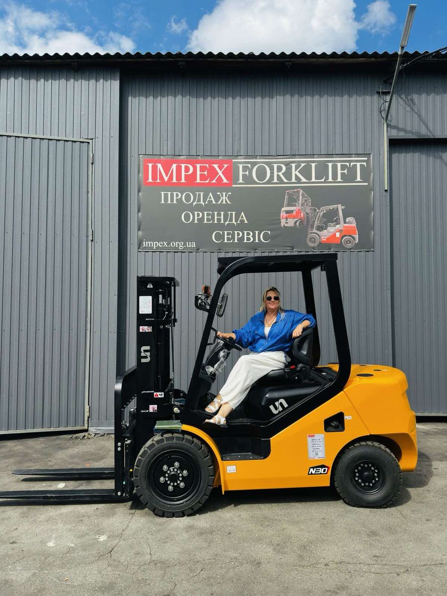 Новий дизельний навантажувач UN FD30T 2025 року біля складу IMPEX у Києві