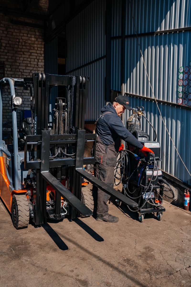 Ремонт погрузчика в сервисном цехе IMPEX Forklift