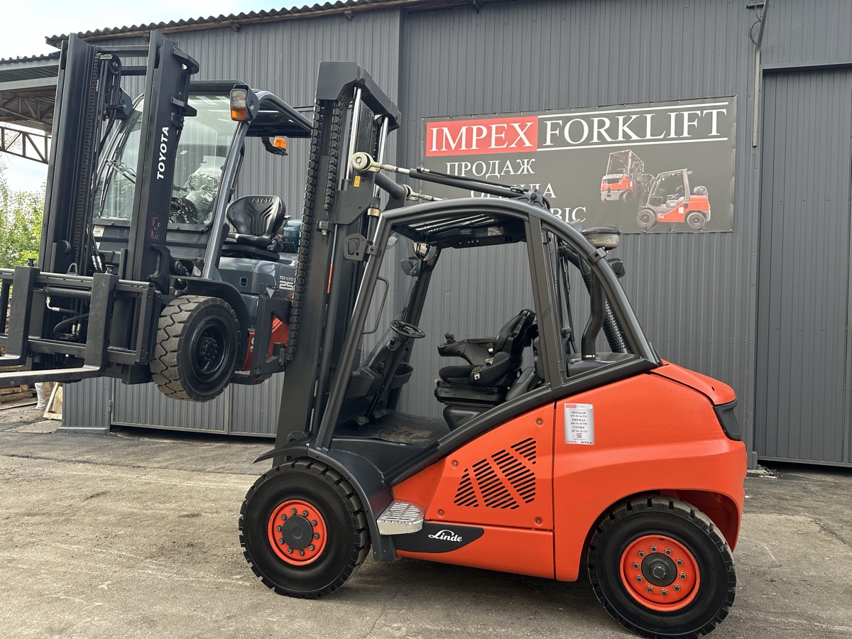Важкий дизельний навантажувач Linde H50 на майданчику IMPEX