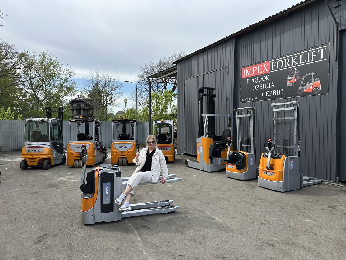 Літій-іонна електророкла на майданчику IMPEX Forklift