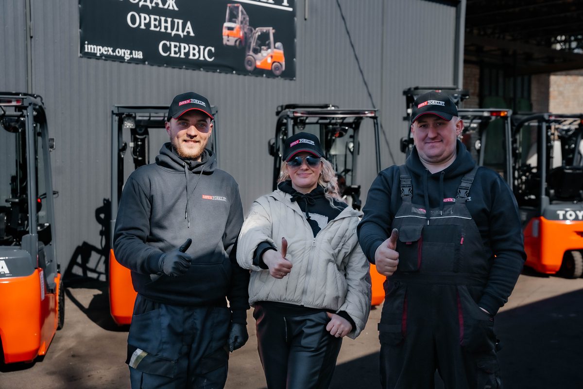 Команда IMPEX Forklift на майданчику в Києві